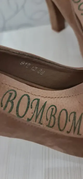 Zapatos de tacón Miss Bombom beige