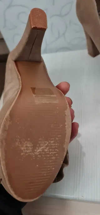 Zapatos de tacón Miss Bombom beige