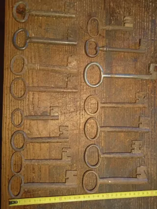 Collezione 15 chiavi antiche forate grandi