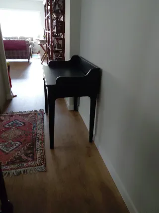 Escritorio de madera verde