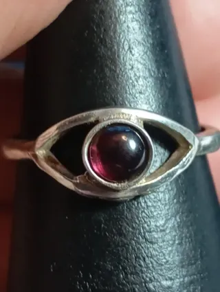 Anillo Plata Ley Ojo granate