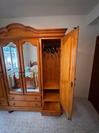 Dormitorio completo de madera estilo provenzal.