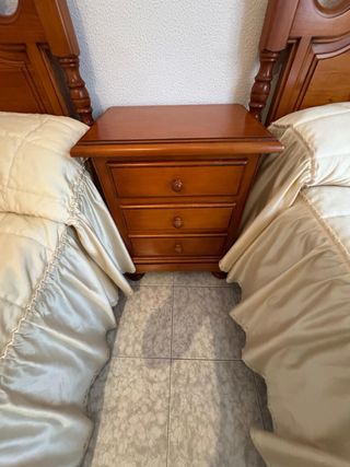 Dormitorio completo de madera estilo provenzal.