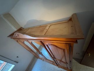 Dormitorio completo de madera estilo provenzal.