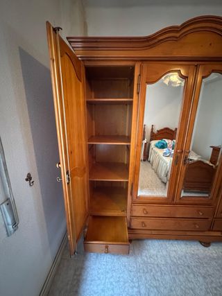 Dormitorio completo de madera estilo provenzal.