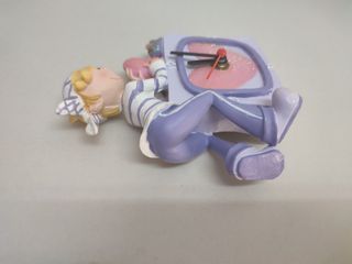 Figura Reloj Niño con Corazón Cerámica