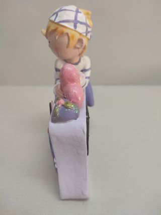 Figura Reloj Niño con Corazón Cerámica