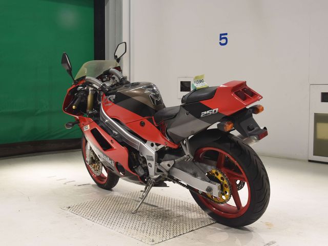 Kawasaki ZXR250