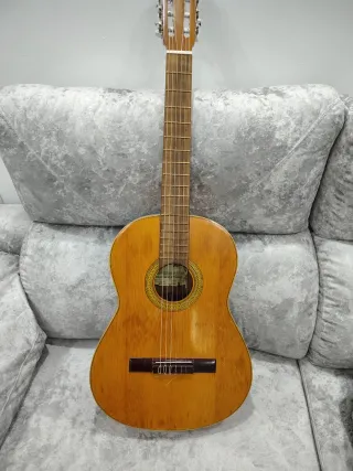 Guitarra Clásica Artesanal Antigua