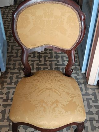 Juego de 2 sillas de madera y tela