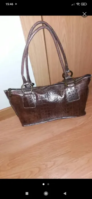 Bolso piel marrón y plateado