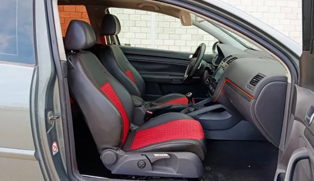 Volkswagen Golf 2004