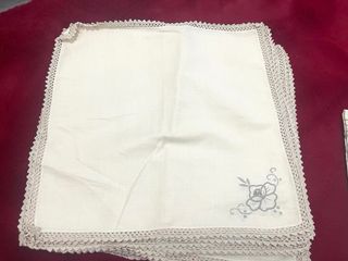 Tovaglia in lino ricamata per 12 + tovaglioli