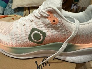 Zapatillas Montaña Izas Blancas y Rosas