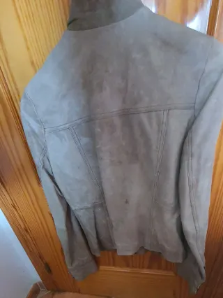 Chaqueta de piel marrón estilo militar