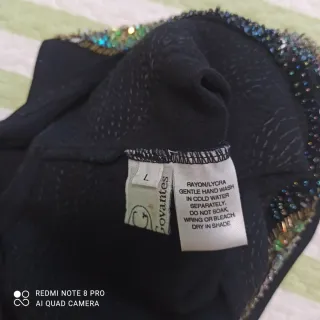 Vestido fiesta pedrería negro y verde. LEER.