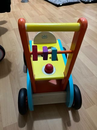 Andador de madera para bebés