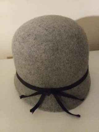 Sombrero de lana gris mujer diseño años 20
