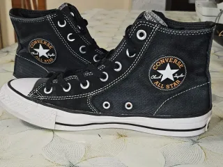 Botas Converse Negras y Blancas
