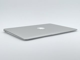 MacBook Air 13" - Intel Core i5 1.3GHz 2 núcleos - SSD 256GB - RAM 4GB