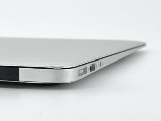 MacBook Air 13" - Intel Core i5 1.3GHz 2 núcleos - SSD 256GB - RAM 4GB