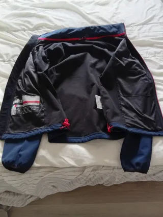 Chaqueta azul impermeable