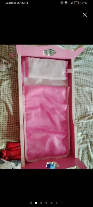 Cuna de madera para muñecas