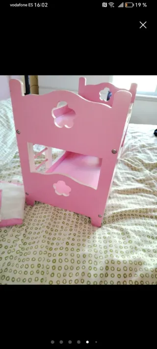 Cuna de madera para muñecas