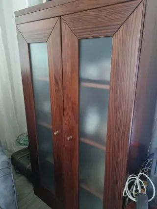 Tavolo in legno massello con sedie + armadio