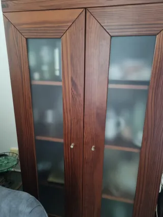 Tavolo in legno massello con sedie + armadio