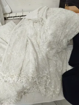 Tende bianche grezze