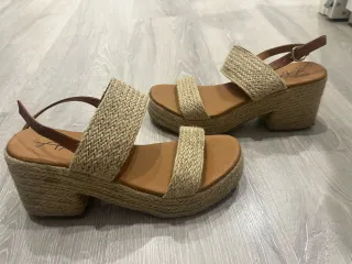 Sandalias de esparto cuña beige y marrón