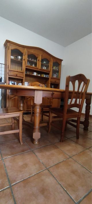 Mobiliario rústico comedor.