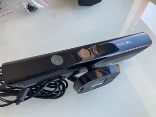 Kinect Xbox 360 + Soporte TV GameWare