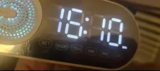 Reloj Despertador+ Altavoz Bluetooth FM Blanco Luz