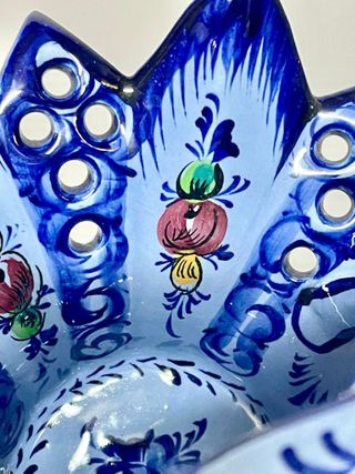 CESTO DE CERÁMICA PORTUGUESA.