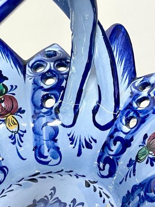 CESTO DE CERÁMICA PORTUGUESA.