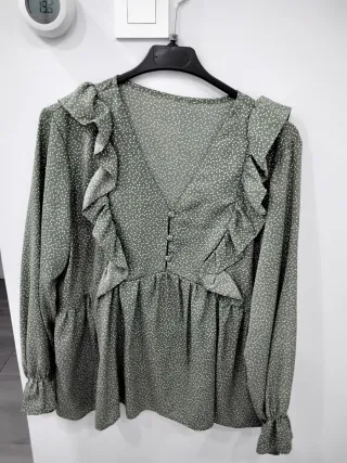Blusa SHEIN verde con lunares blancos