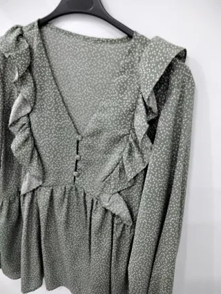 Blusa SHEIN verde con lunares blancos