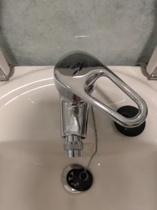 Bidet de cerámica blanco + Grifo