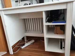 Mesa de escritorio blanca