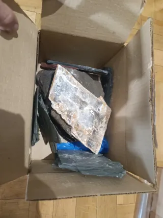 Pecera de cristal negra y transparente con tapa