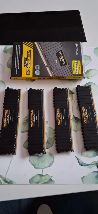 4x Módulos RAM Corsair Vengeance LPX DDR4 8GB 3000