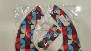 Conjunto Babete + Prende Chupetas novo c/ etiqueta