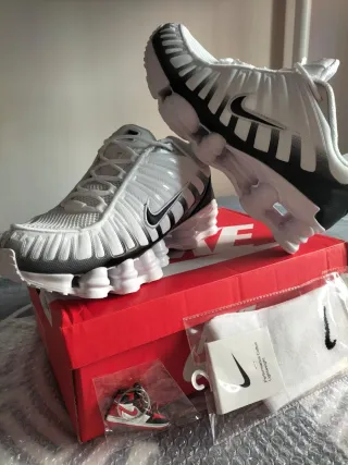 Nike Shox Hombre Negro Blanco cebra