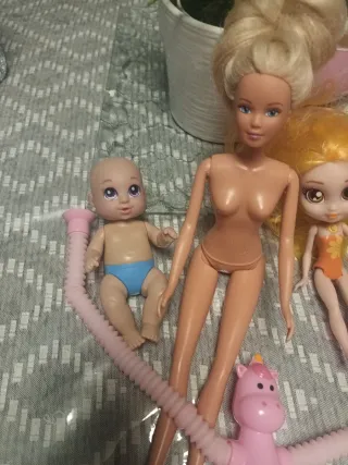 Lote de muñecos variados