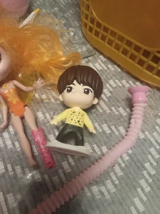 Lote de muñecos variados