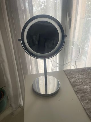 Specchio da tavolo con luce LED