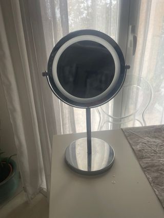 Specchio da tavolo con luce LED