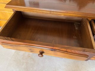 Cómoda clásica madera de nogal